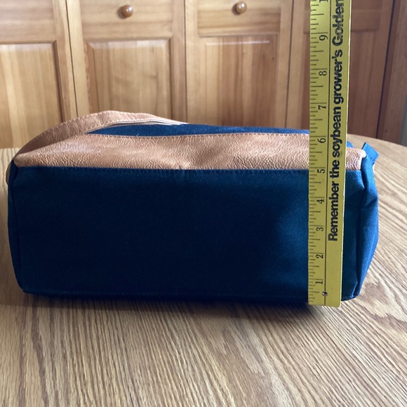 31 Thirty one Step-Up Tote - Picture 6 of 8